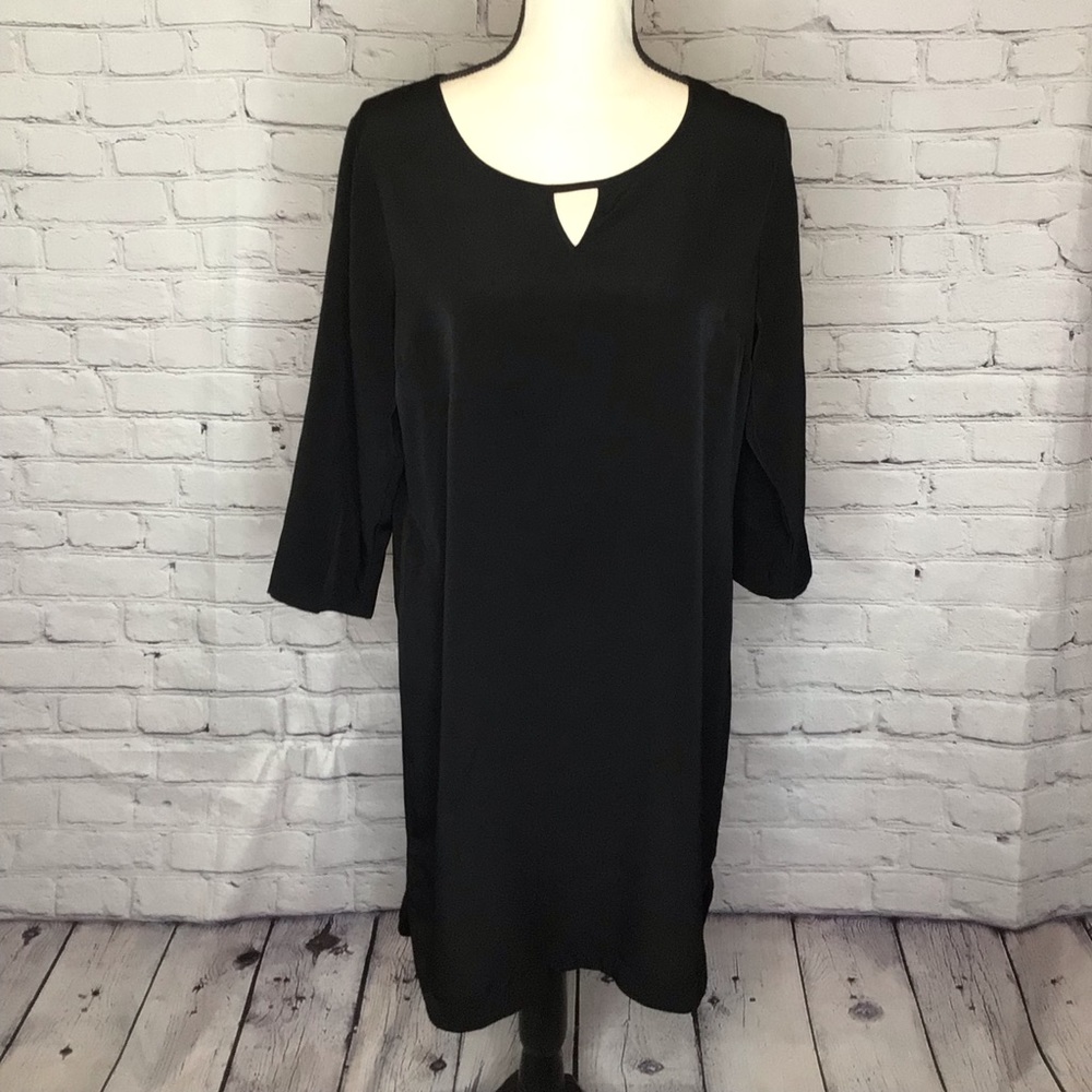 Old Navy Black Round Neckline Peephole 3/4 Sleeve Dress Medium